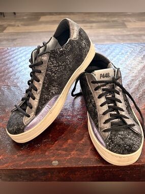 P448 John Metallic Silver & Black Glitter
Low Top Sneakers Size 37 (6.5-7) EUC